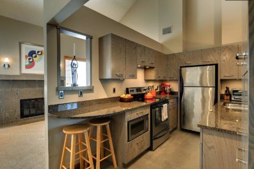 Foto principal - 3004 Lake Shore Dr