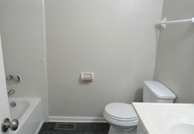 Building Photo - 2438 Hampstead Dr