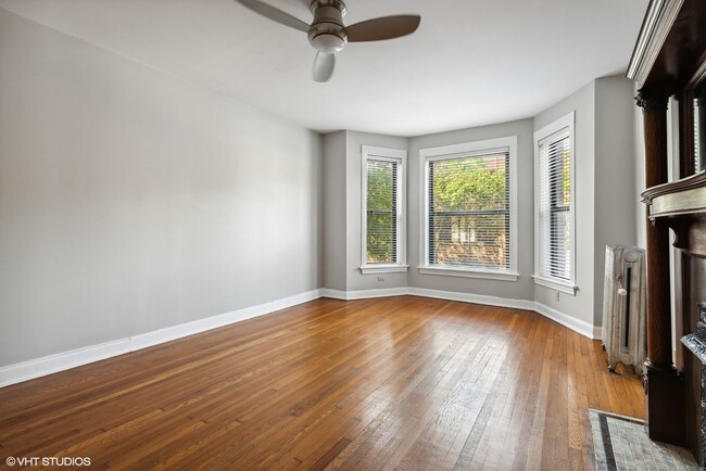 Foto del edificio - 739 W Wellington Ave