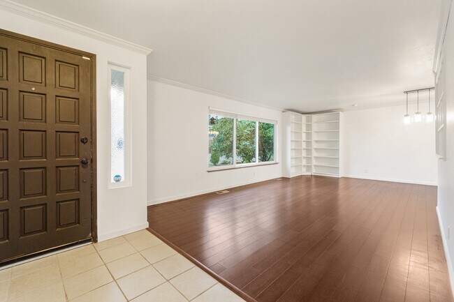 Photo - 17729 Spruce Way House