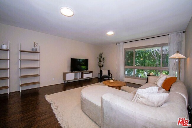 Foto del edificio - 6001 Canterbury Dr