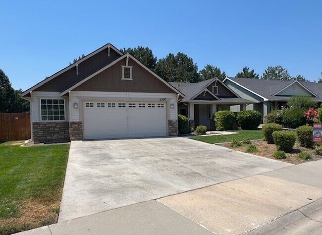 Building Photo - Beautiful 3 bed 2 bath home in the Woodsid...