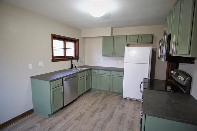 Building Photo - 15234 Upper 61st St N