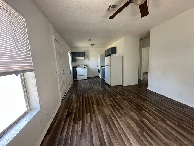 Foto del edificio - 1312 N Gray St