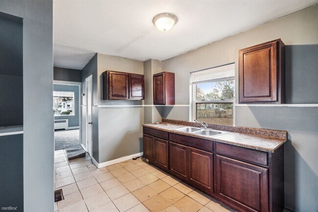 Foto del edificio - 5 br, 1.5 bath House - 19739 Hasse St