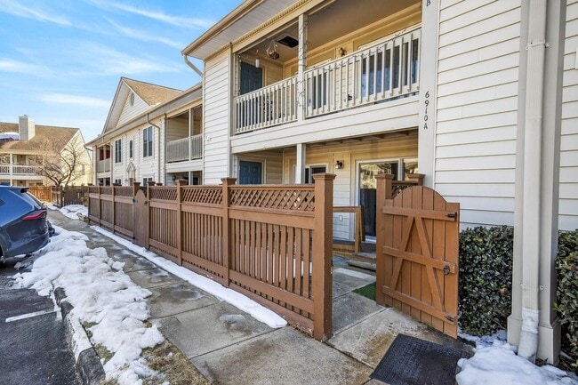 Photo - Very Nicely Update Condo in Prime Location!