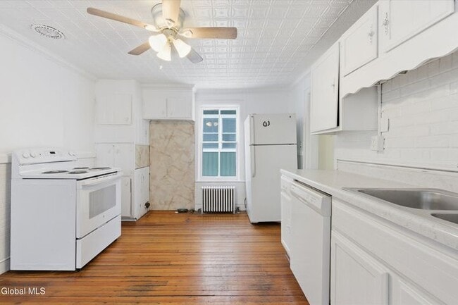 Building Photo - 106 Lawrence St