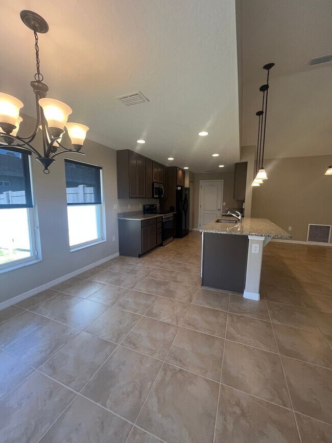 Foto del edificio - Newer Home with Fenced in Yard!!