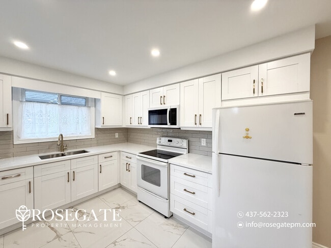 Building Photo - Charming 3-Bedroom Home with Balcony & Sha...