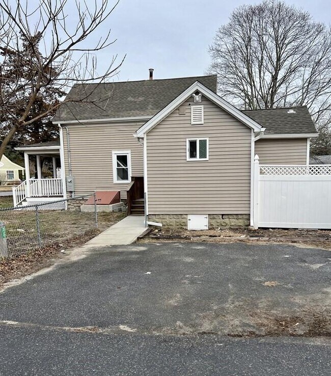 Building Photo - 4 bedroom in Wareham MA 02571