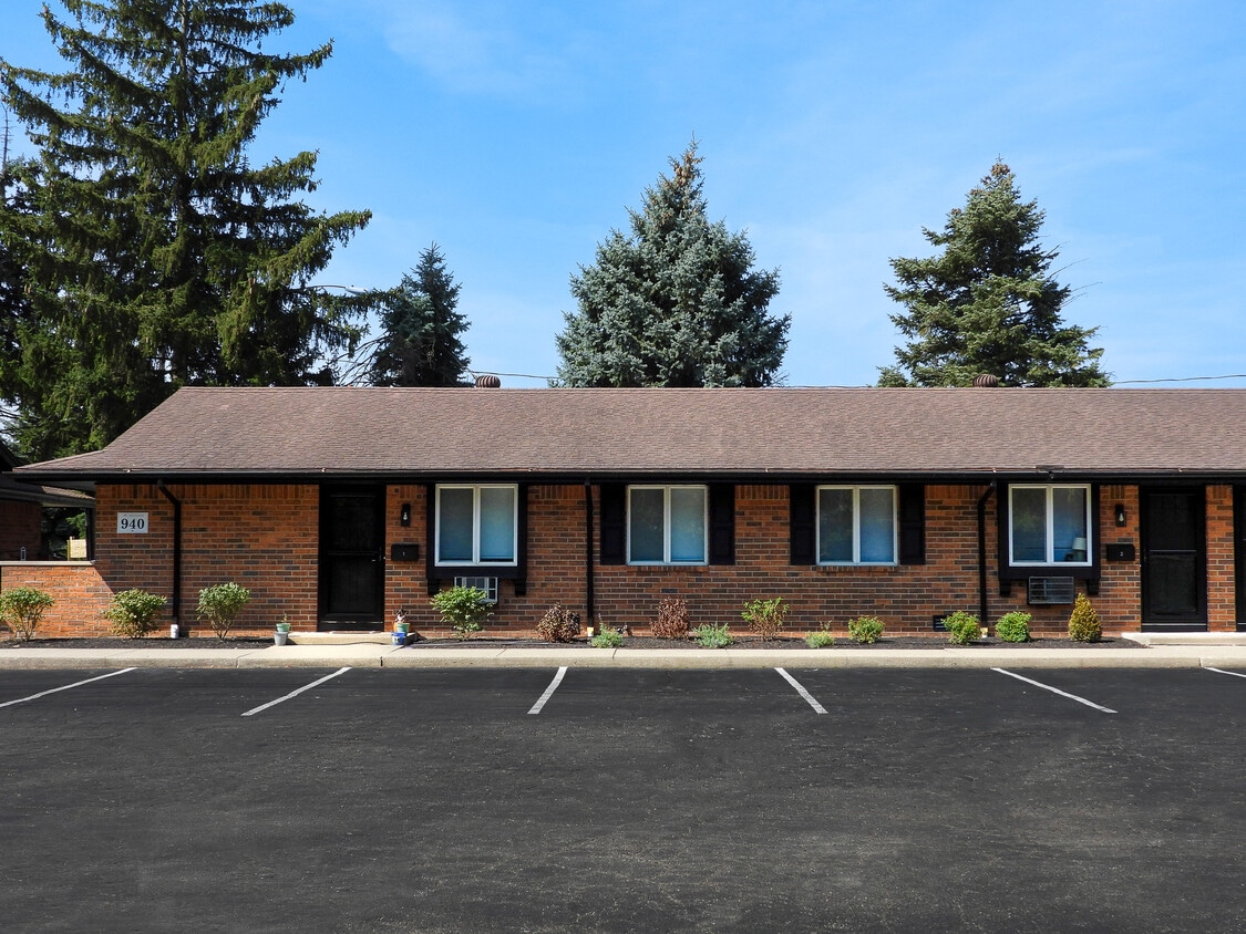 Exterior, One Bed, One Bath - Lober Westbrook