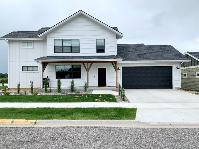 Building Photo - 995 Advance Dr