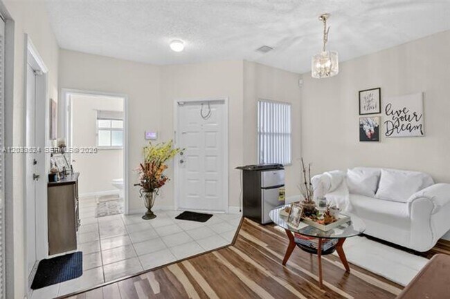 Foto del edificio - 16853 SW 1st St