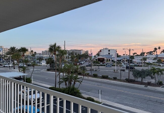 Foto del edificio - Beachside Living! Fully Furnished 1BR Condo – Move-In Ready | St. Pete Beach