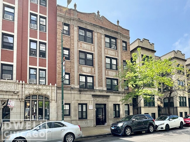 Building Photo - 515 W Belmont Ave