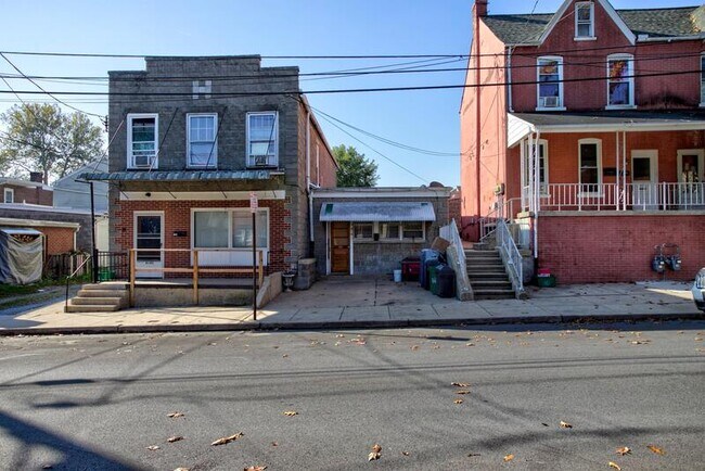 Building Photo - 816 6th St