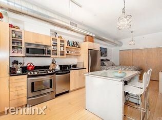 Foto del edificio - 1111 S Grand Ave
