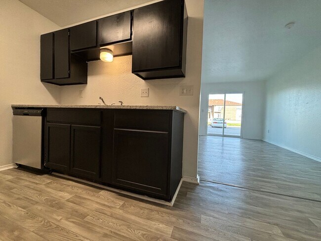 Building Photo - 735 Brett Cir