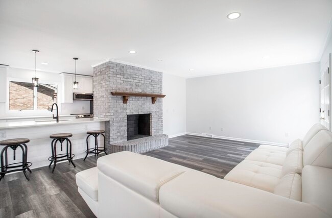 Building Photo - 3386 Mantilla Dr