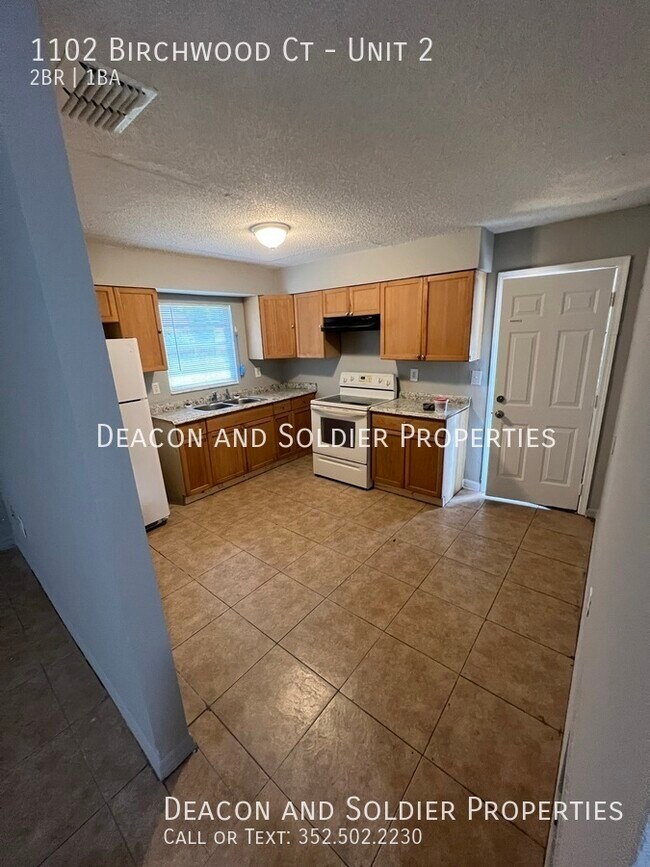 Foto del edificio - 1102 Birchwood Ct