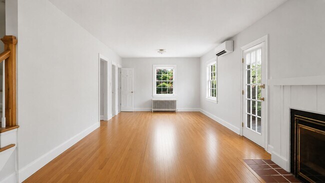 Foto del edificio - Heart of Woodland Heights just blocks from JRPS, Renovated 2BR / 1.5BA home with gardens