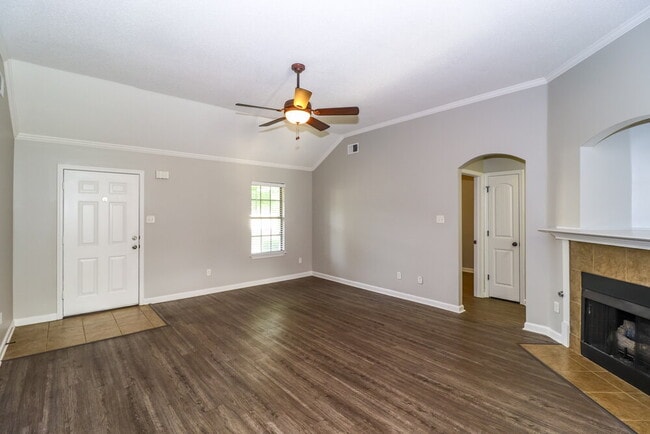 Building Photo - 1609 Sawmill Creek Ln