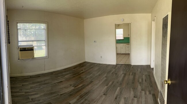 Building Photo - 204 Third St