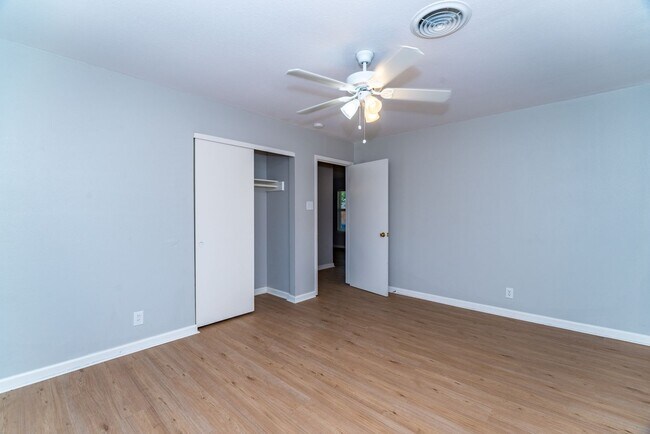 Foto del edificio - RENOVATED 2-BEDROOM TERRELL HEIGHTS DUPLEX
