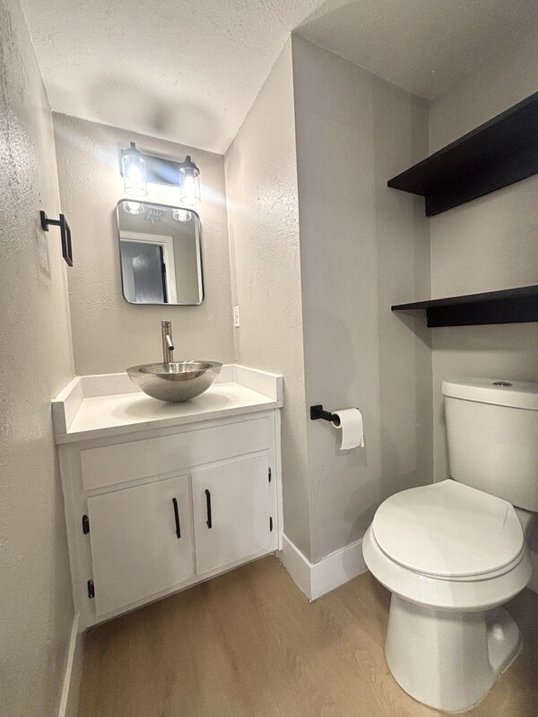 Foto del edificio - 640 Macduff Ln