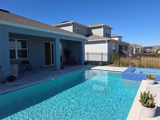 Foto del edificio - 15949 Winding Bluff Dr