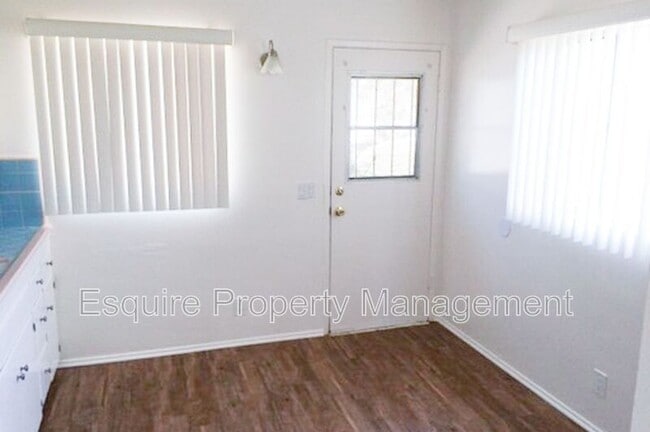 Building Photo - 2044 Chapel Dr