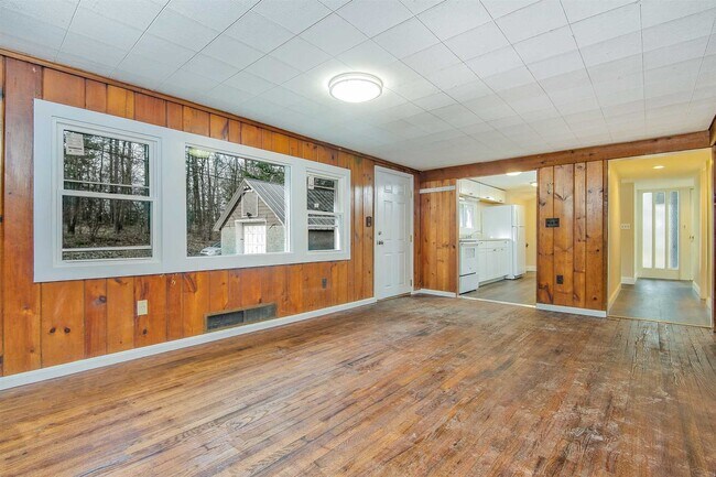 Building Photo - 288 Pine Hill Rd