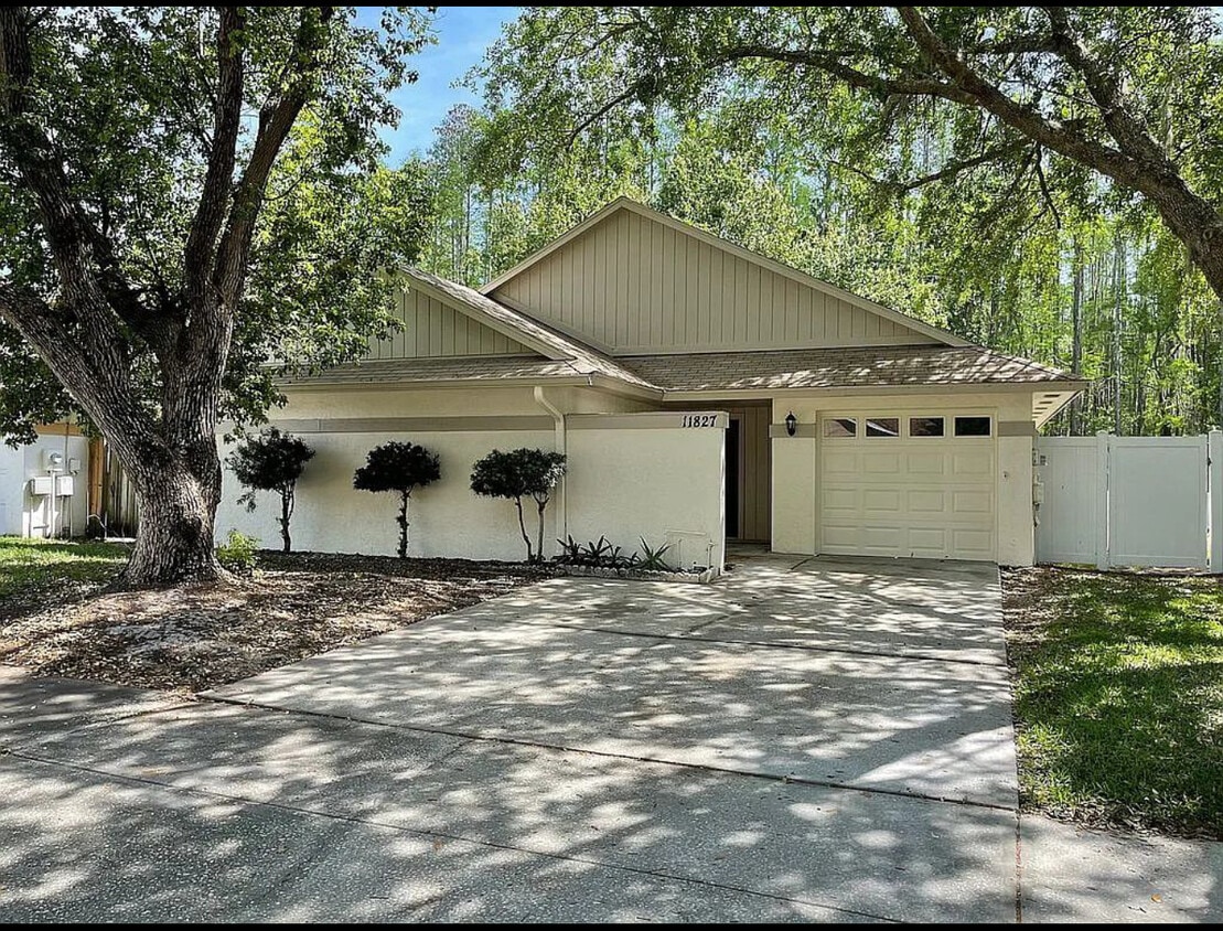 Foto principal - 11827 Hickorynut Dr