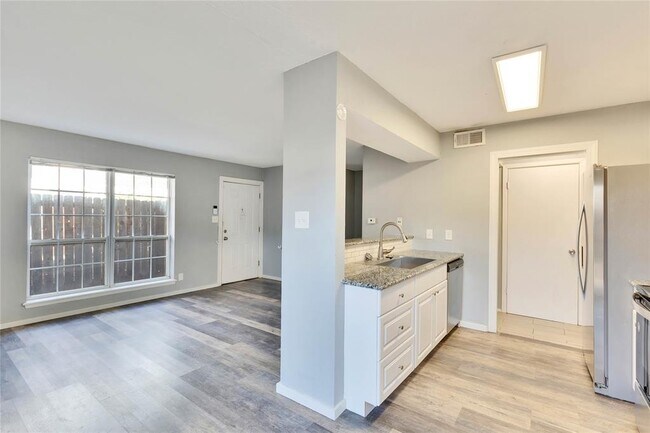 Building Photo - 5808 Wellington Dr