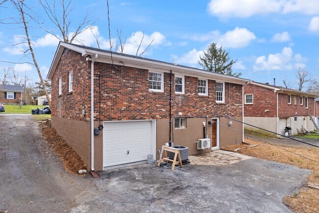 Building Photo - 3531 Olympia Rd