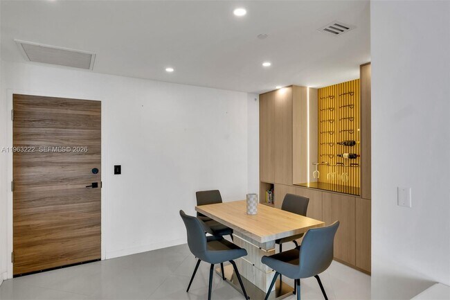 Foto del edificio - 350 S Miami Ave