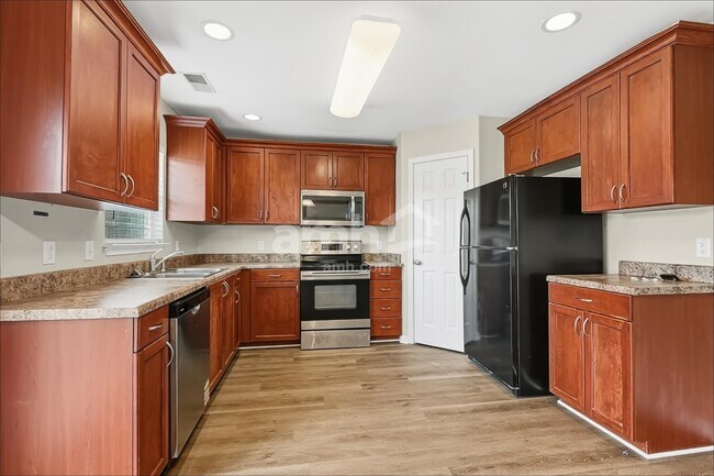 Foto del edificio - 122 Spring Lakes Dr
