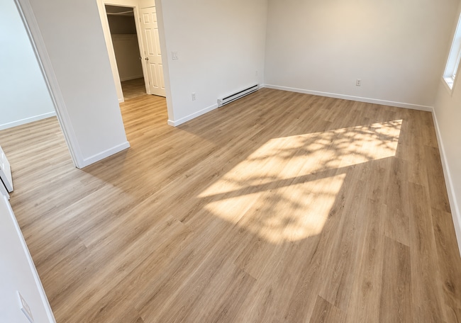 Building Photo - 3160 Eastwood Ct
