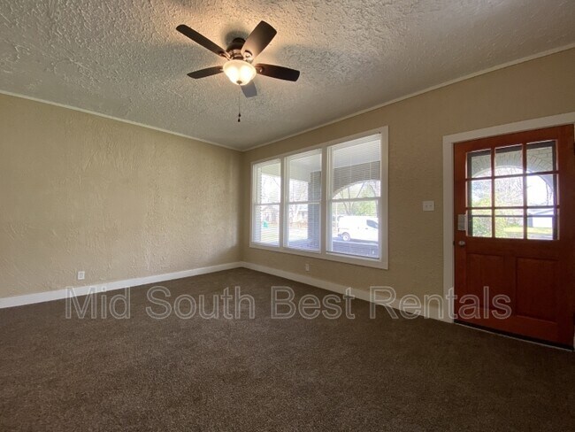 Foto del edificio - 702 W 23rd St