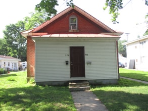 Building Photo - 922 Cameron Ave