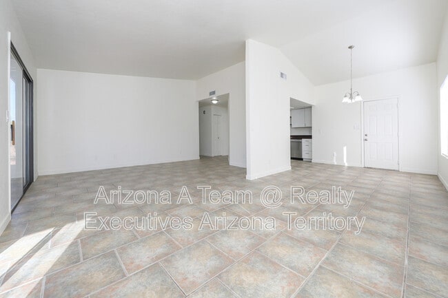 Building Photo - 10140 E Karen Pl