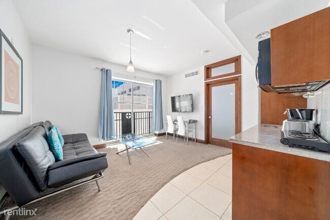Building Photo - 1060 Ocean Dr