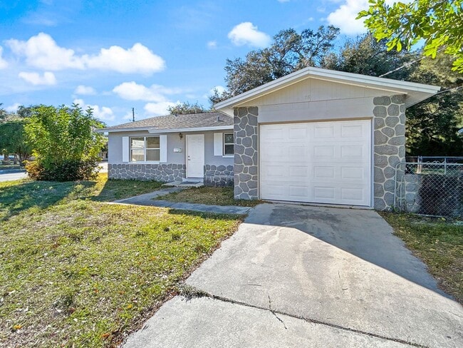 Foto del edificio - Charming Unfurnished Pinellas Park Home with Private Backyard! 3bed | 1 bath