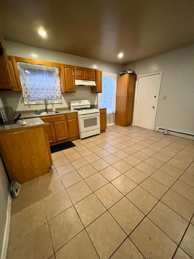 Foto principal - 128 Elwood Ave