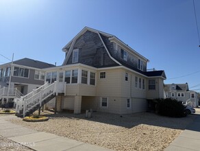 Building Photo - 67 E St