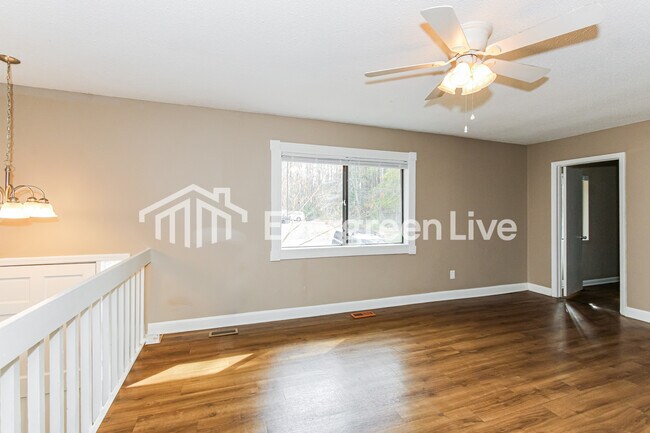 Building Photo - 209 Point S Ln