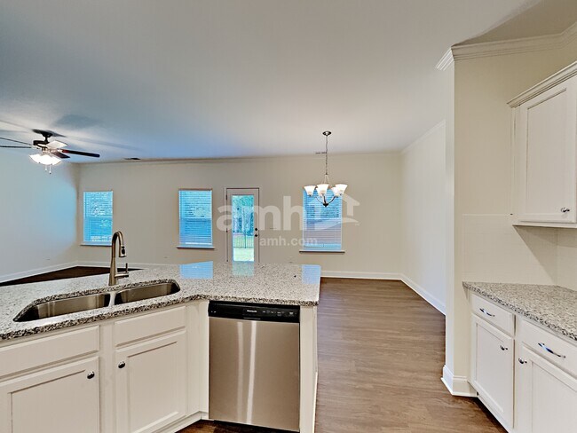 Foto del edificio - 689 Woodall Rd