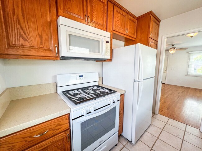 Foto del edificio - El Cajon -Coming Soon  1 bed / 1 bath Duplex w Parking and On-site Laundry - Sorry No Pets