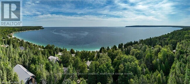 Photo du bâtiment - 303 Isthmus Bay Rd