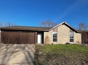 Building Photo - 2505 Clearwood Dr